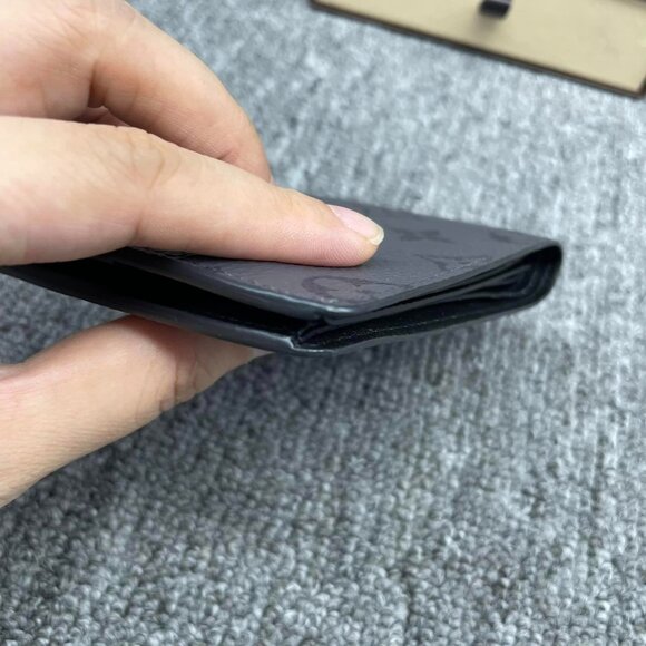 100% Authentic Louis Vuitton Leather Men's Wallet - Picture 5 of 12